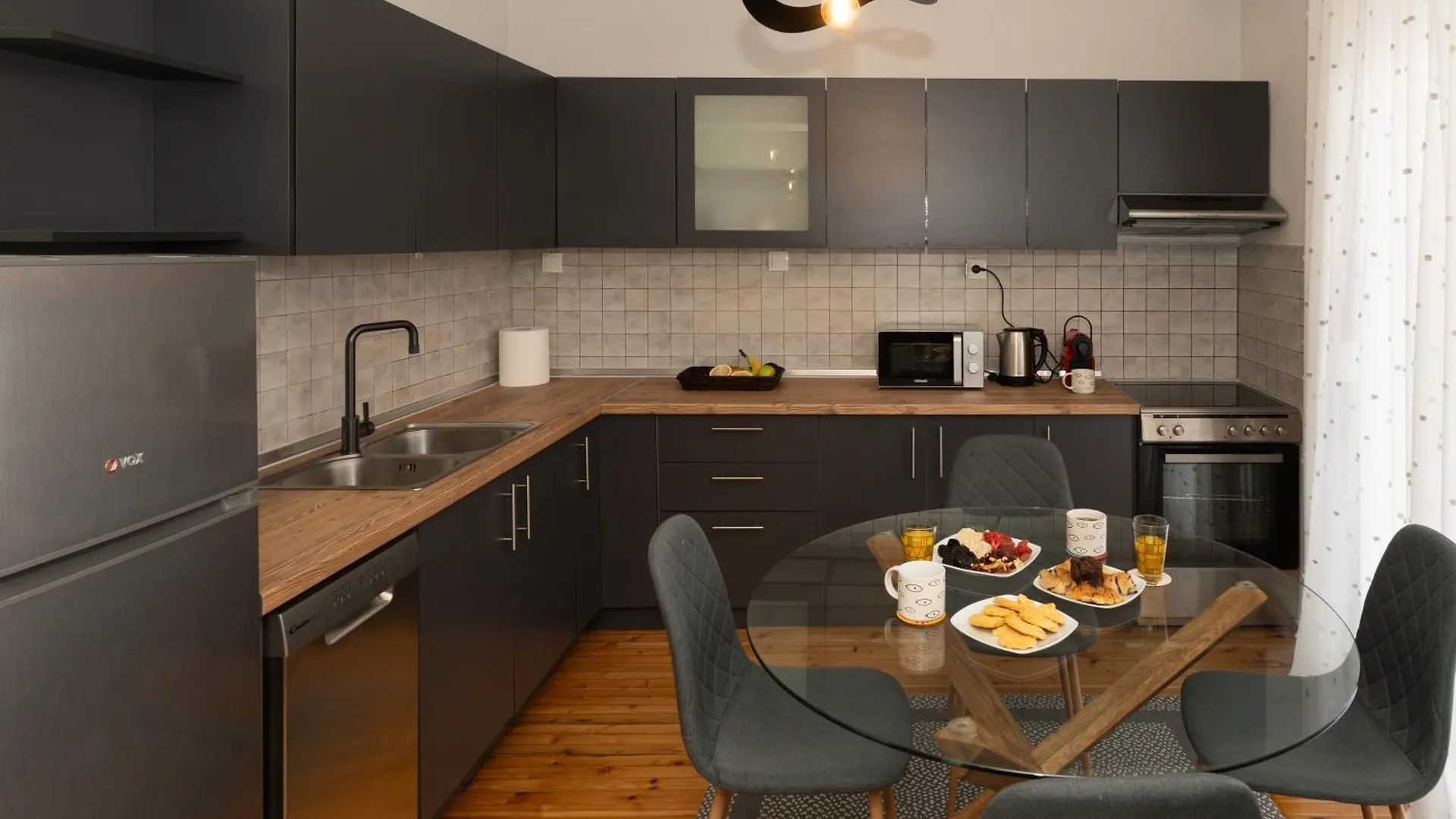 Prime Location - 2 Bd Boutique Apartment Salonicco